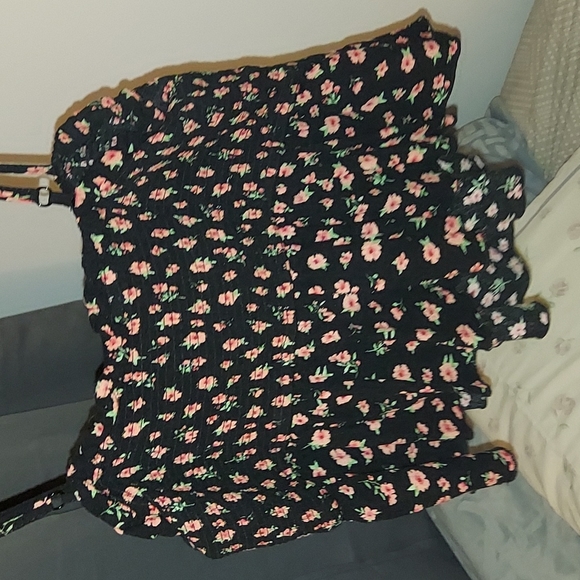 Floral flowey forever 21 crop top - Picture 2 of 3